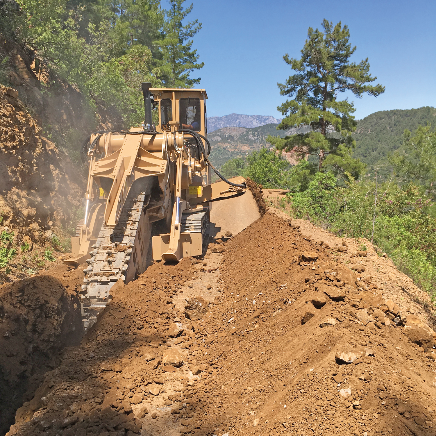 Tesmec 1150 EVO Chainsaw Trencher, the most cost-effective solution for trenching