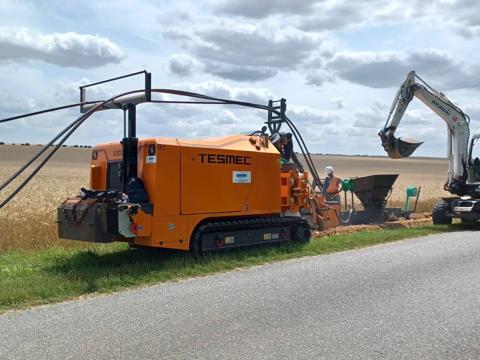 Remotely controlled compact Trencher for Urban jobsites Tesmec MCT400 Rocksaw T670 attachment