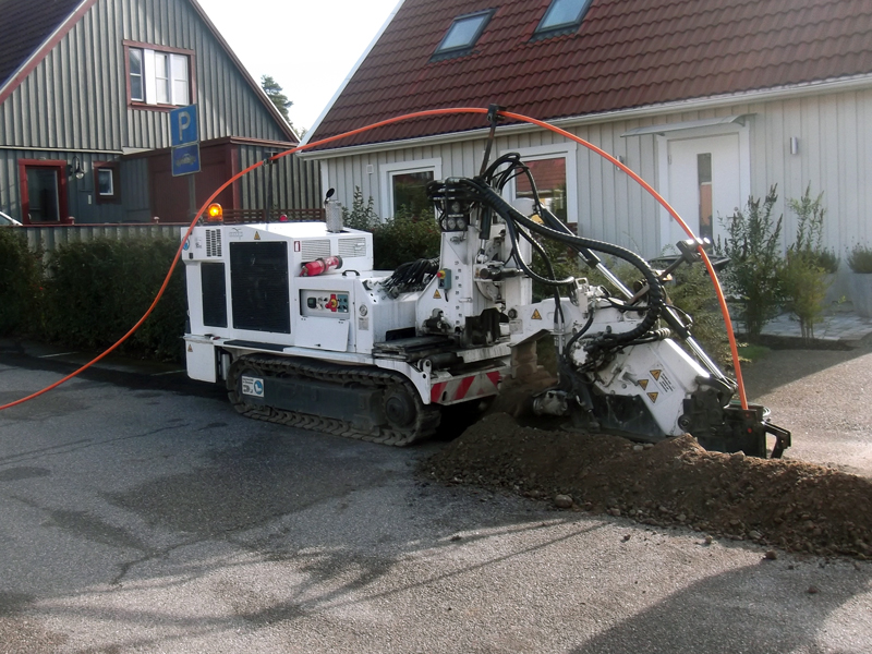 Chainsaw Trencher Sidecut SC3C by Tesmec Marais that allows cutting on sidewalks