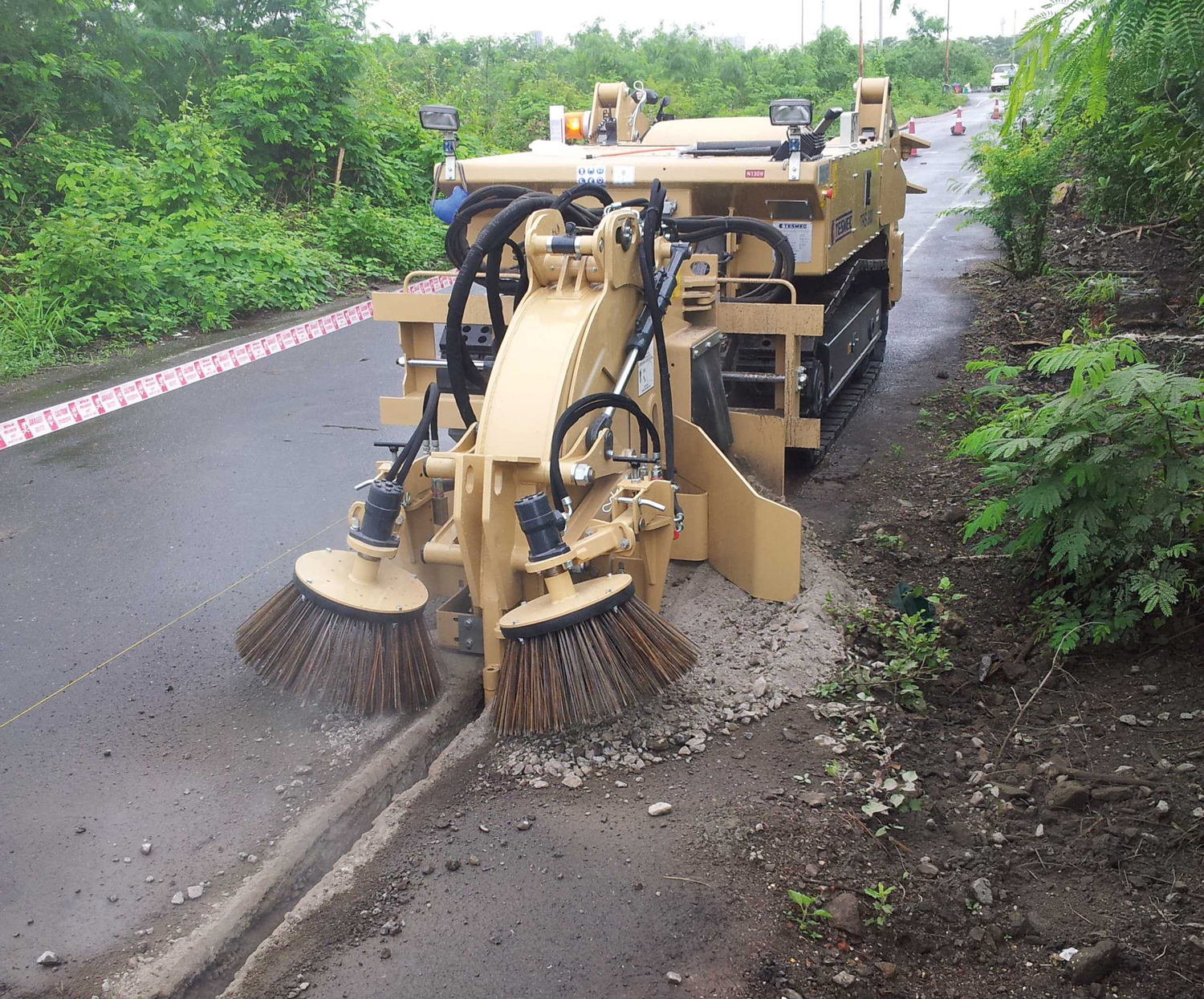 Tesmec 300 Rocksaw Trencher for narrow trenching