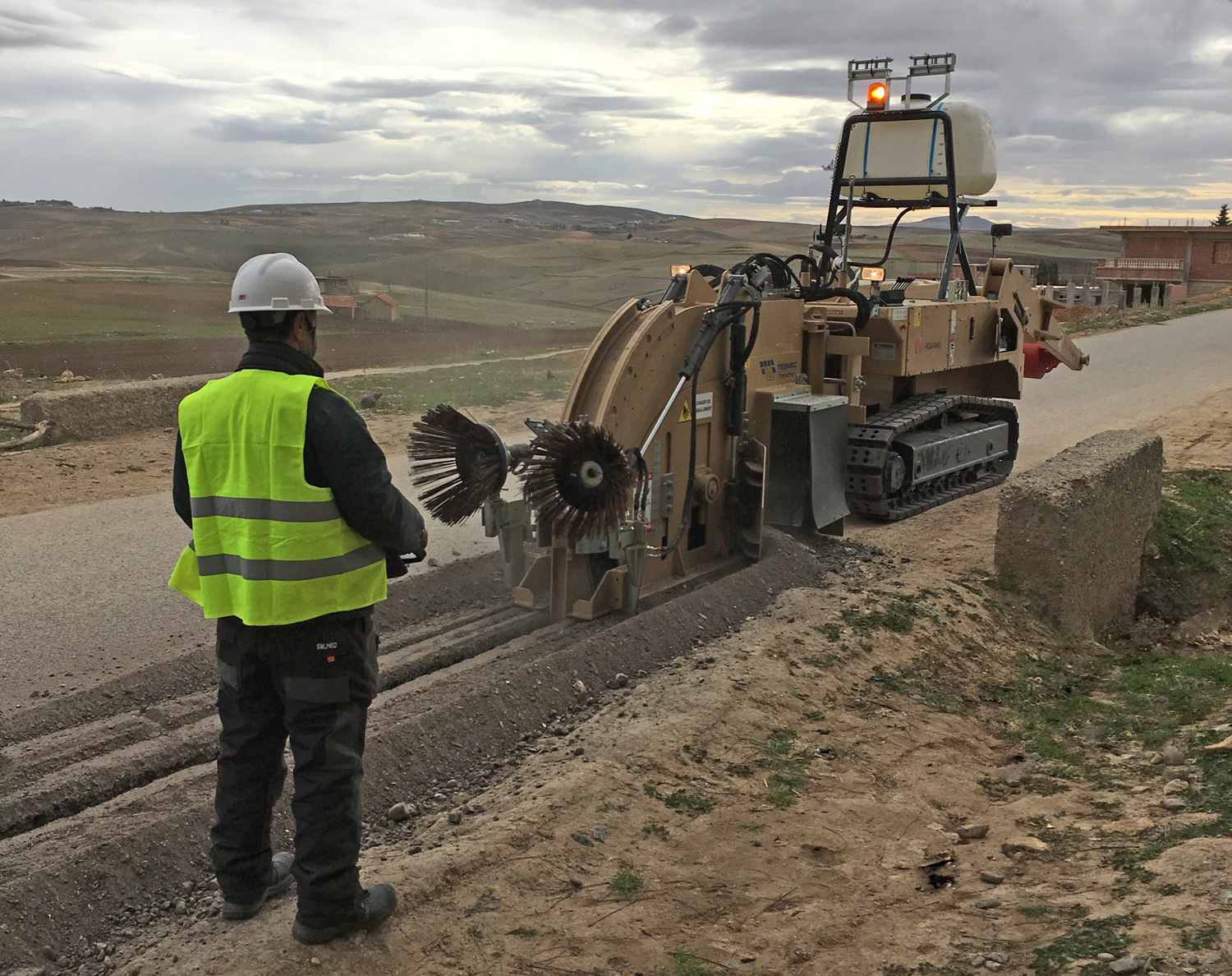 Tesmec 300 Rocksaw Trencher