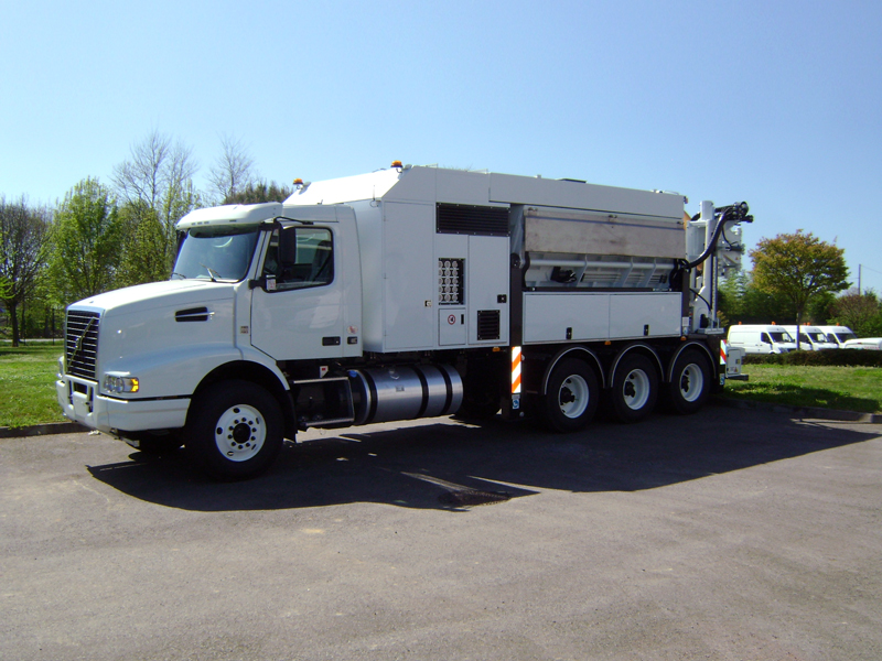 Tesmec Marais Cleanfast US Trencher with Integrated Vacuum System for the deployment of fiber optic and electric networks