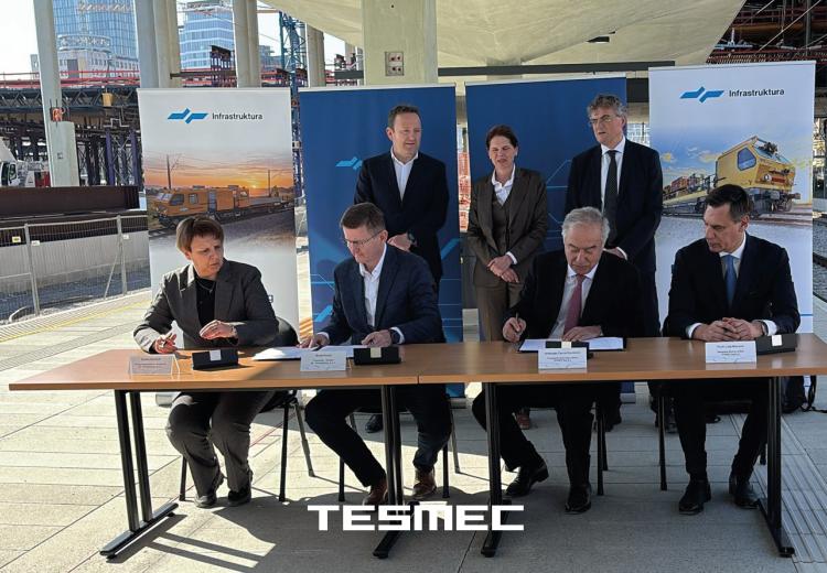 Momento della firma dei 2 contratti tra Tesmec e SŽ‑Infrastruktura